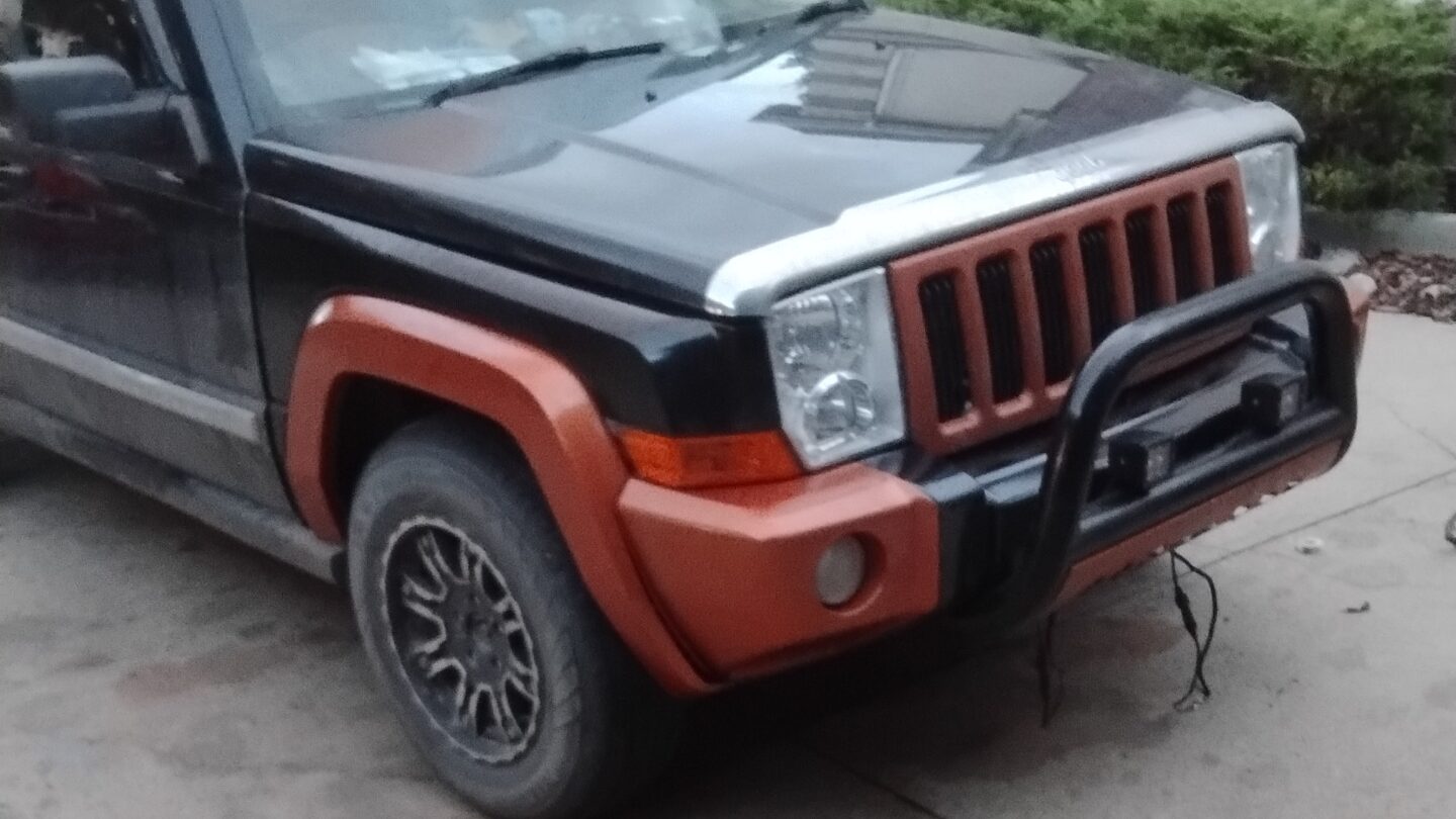 Two Tone Jeep Commander